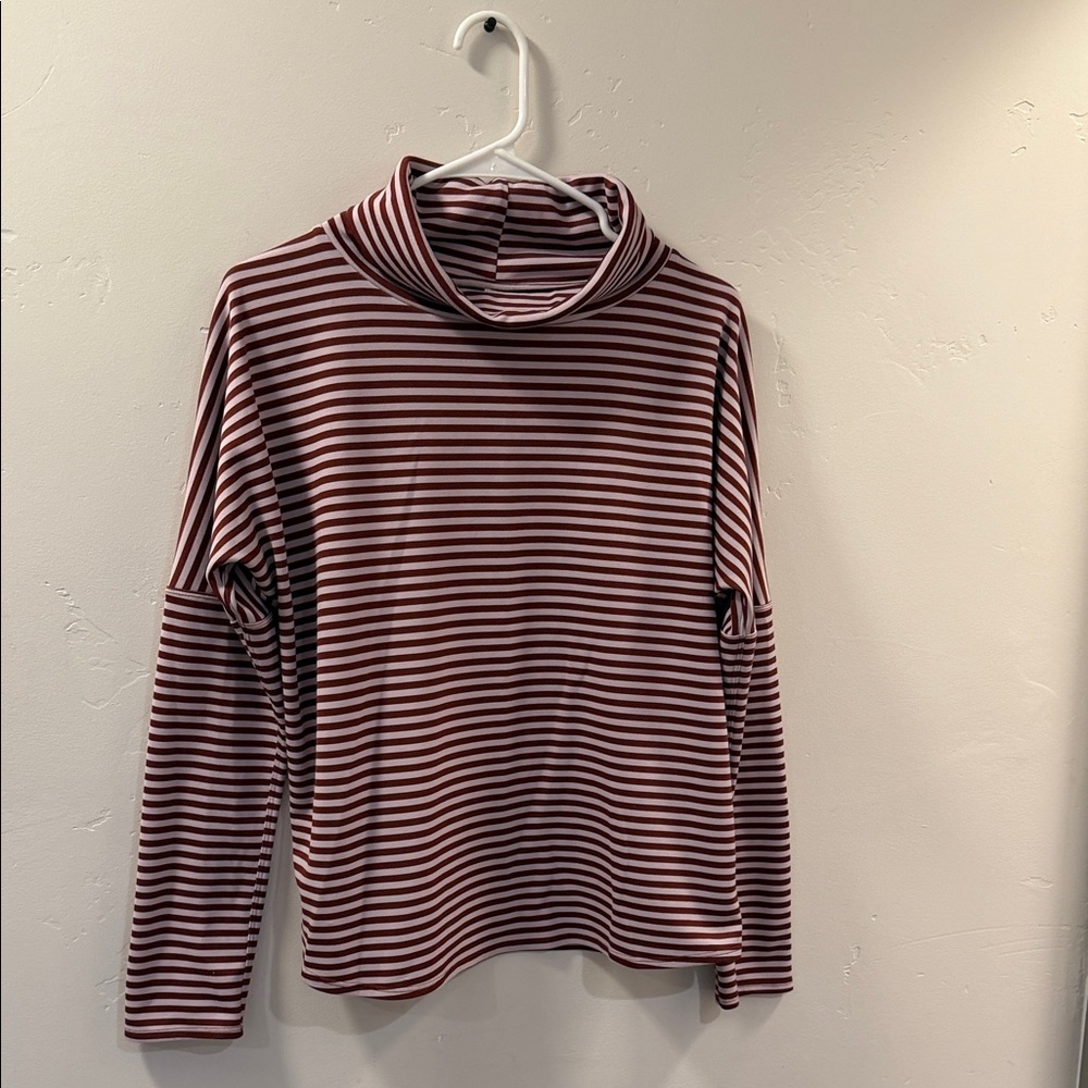 Oiselle Striped Long Sleeve Turtleneck Top Sz Medium Maroon & soft pink stripes